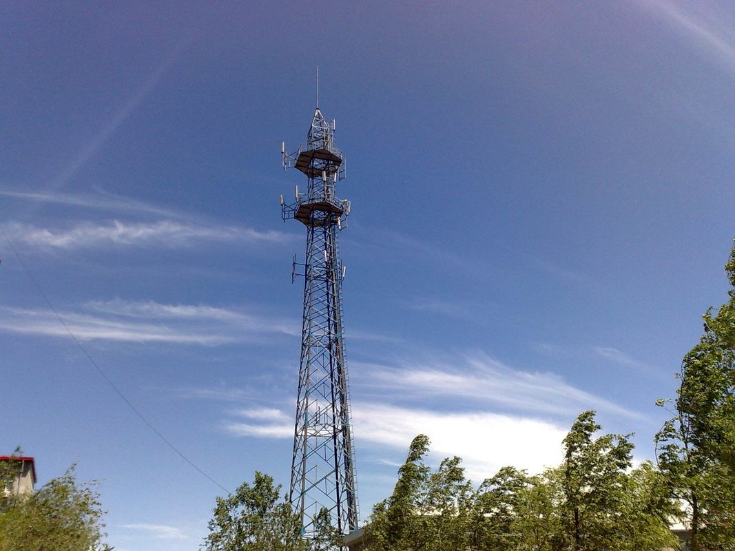 4g ραδιο 330km/H TV GSM πύργος χάλυβα γωνίας κεραιών για τις τηλεπικοινωνίες